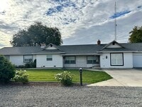 Building Photo - Beautiful Country Home! With Bonus Office/...