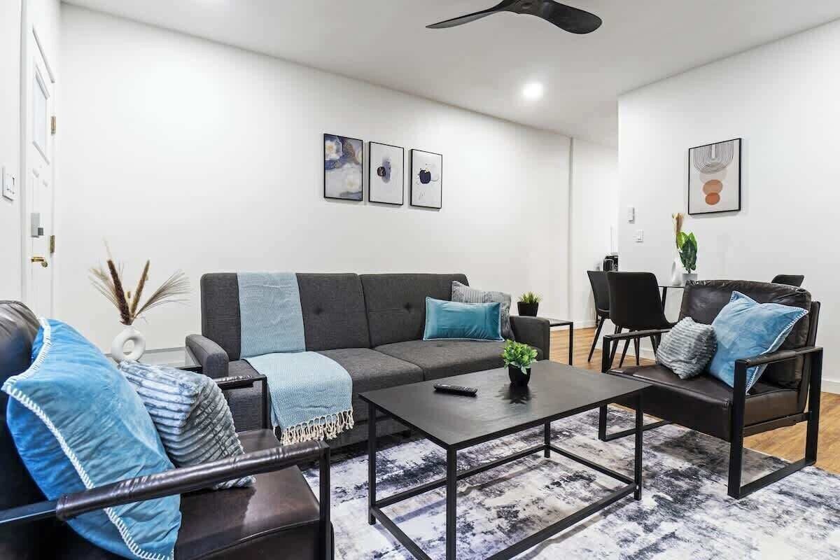 Living Room - 523 Alpine Ave