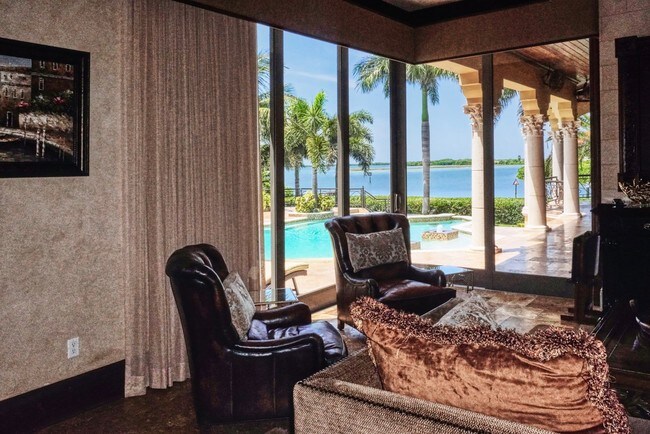 Building Photo - 1363 Oceanview Dr