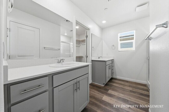 Building Photo - 530 Red Lovebird Ave