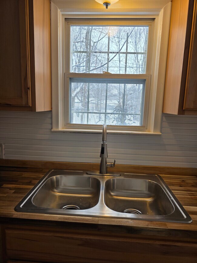 Building Photo - 4813 Greenlawn Dr