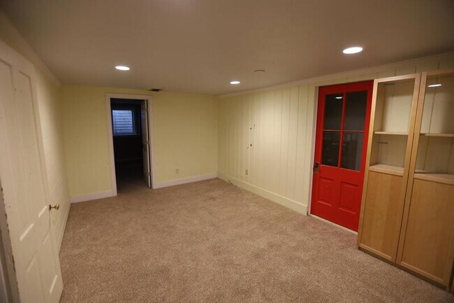 Building Photo - 1687 32nd Ave