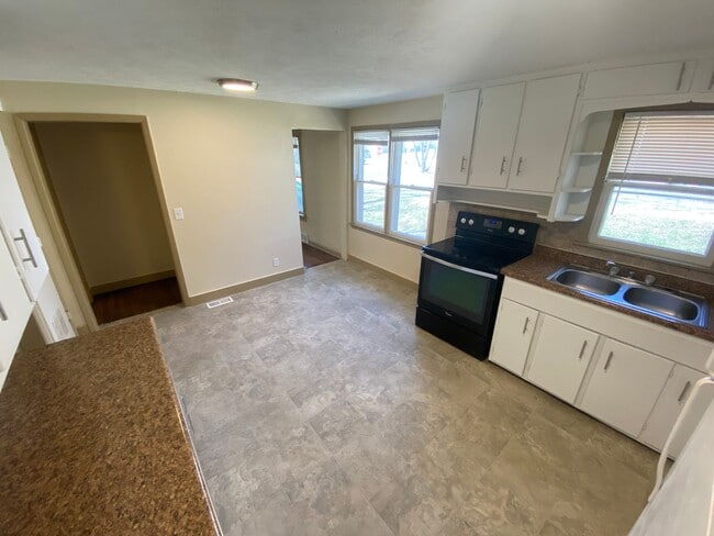 Building Photo - 3 Bed 1 Bath House for Rent
