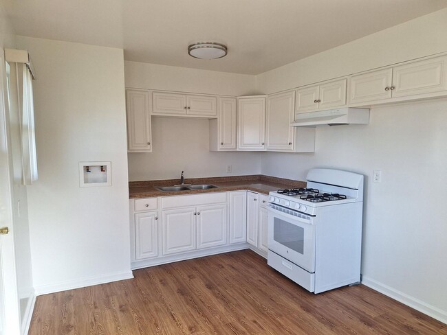 Building Photo - 4888 Clairemont Dr