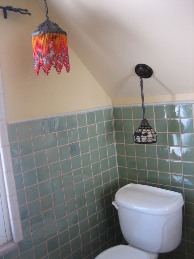 Building Photo - 719 Savannah Ave