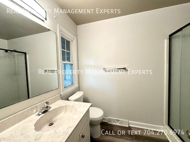 Building Photo - 6008 Mallard Dr