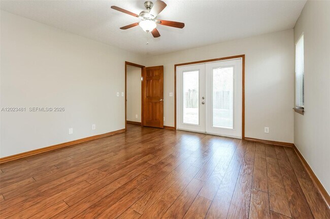 Building Photo - 878 Daffodil Dr