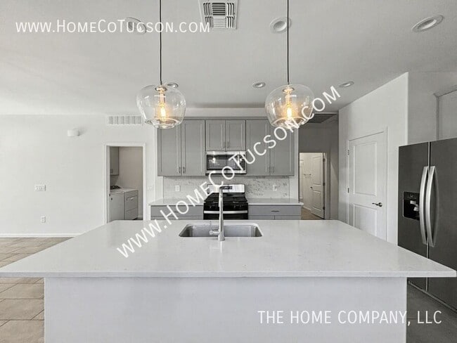 Building Photo - 10348 E Silver Slate Pl