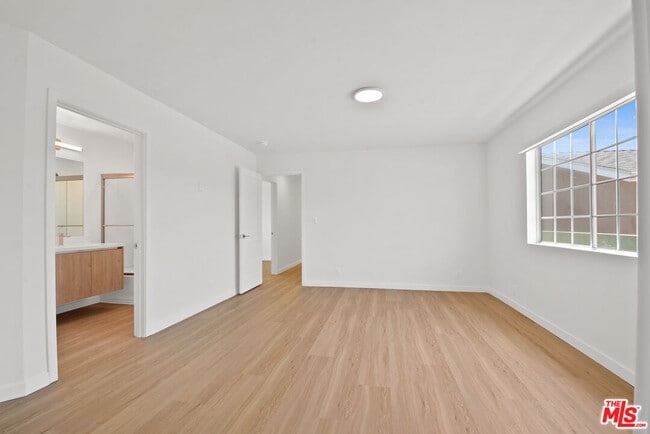 Building Photo - 2619 Carmona Ave