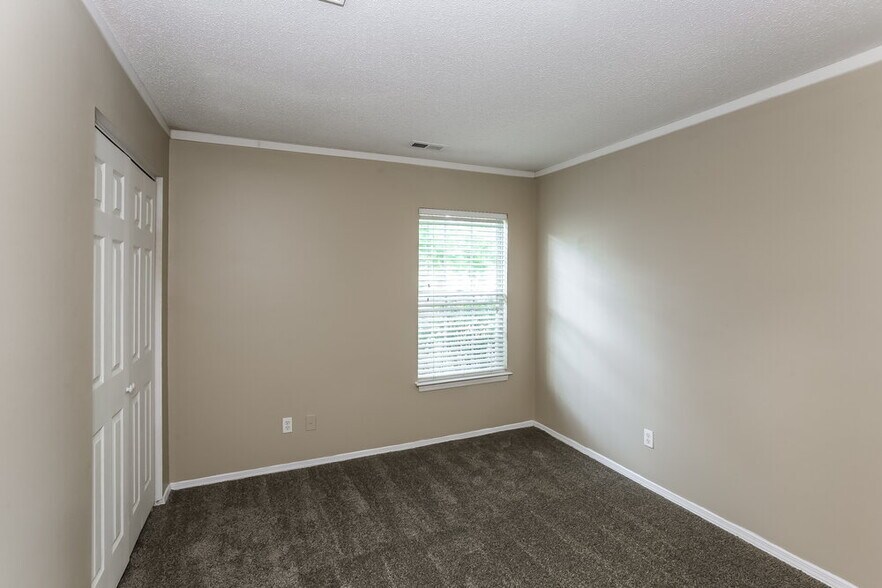 Building Photo - 3084 Champion Ln SW