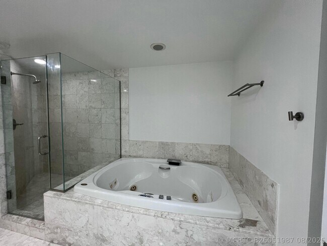 Building Photo - 1331 Brickell Bay Dr