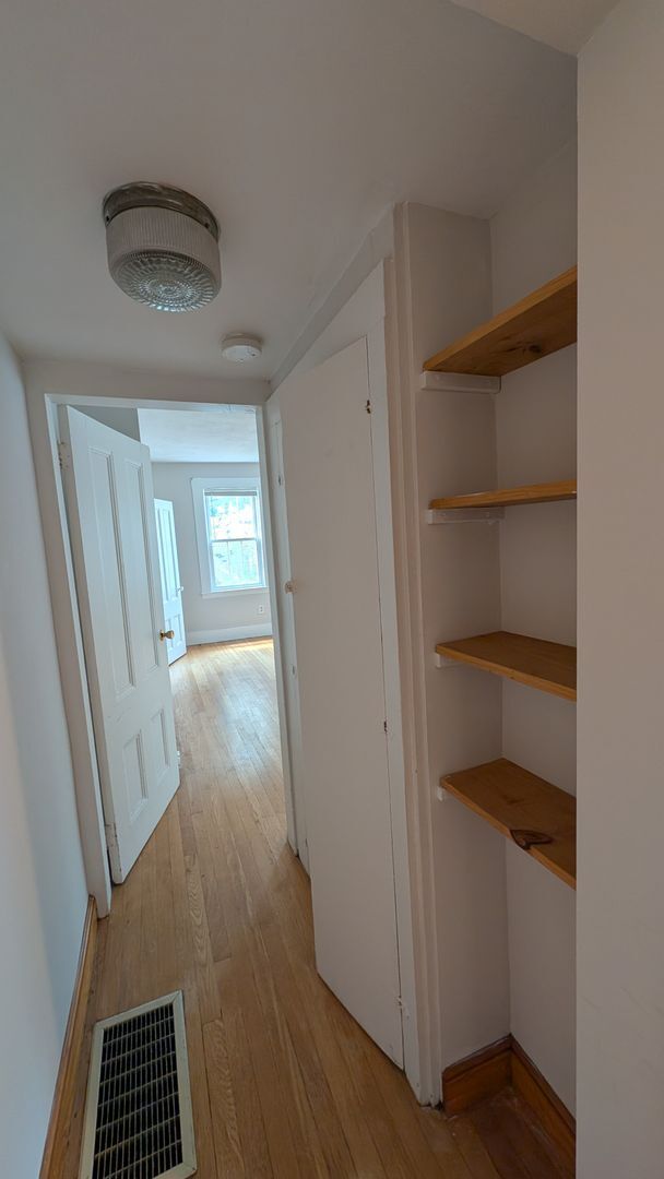 Building Photo - Super Charming 1-Bed in Watertown - Parking Spot Incl!