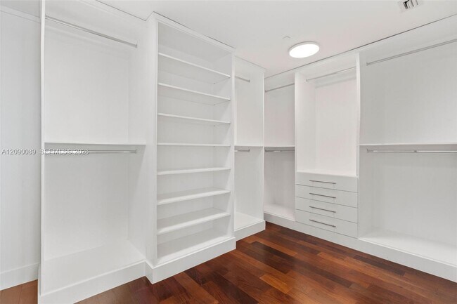 Building Photo - 5959 Collins Ave