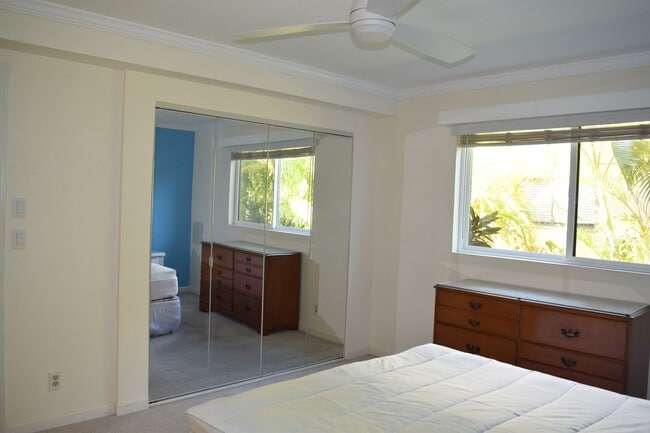Building Photo - Maui Gardens 2 bedroom 1.5 bath ground floor unit. Available Now.