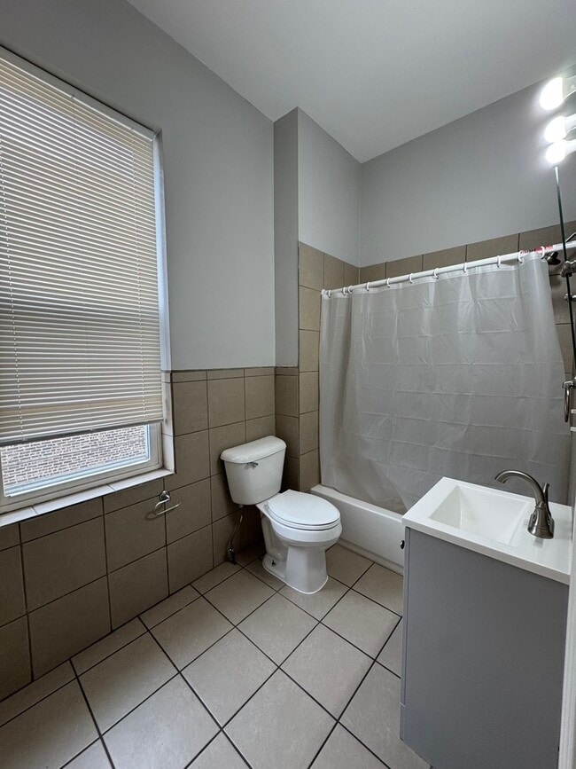 Building Photo - 1826 S Kedzie Ave