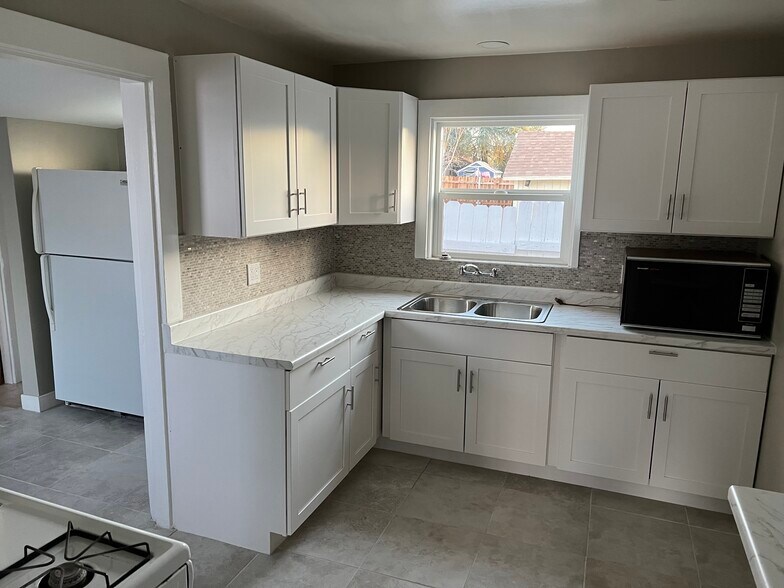 Building Photo - 315 W Sun Ave