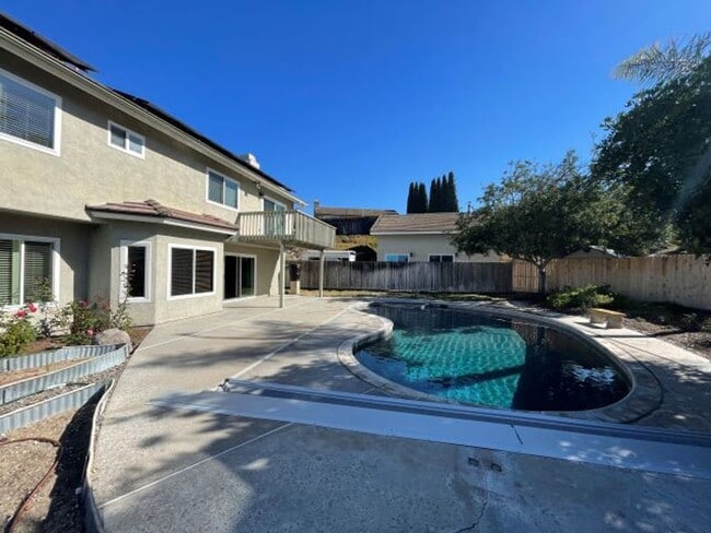 Building Photo - 526 Trailridge Dr