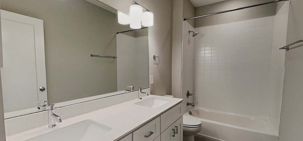 Building Photo - Room in Townhome on Gregg St