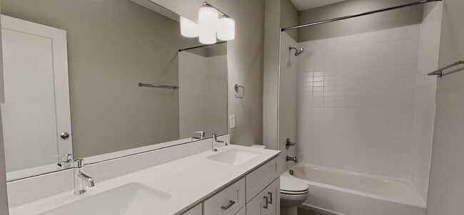 Building Photo - Room in Townhome on Gregg St