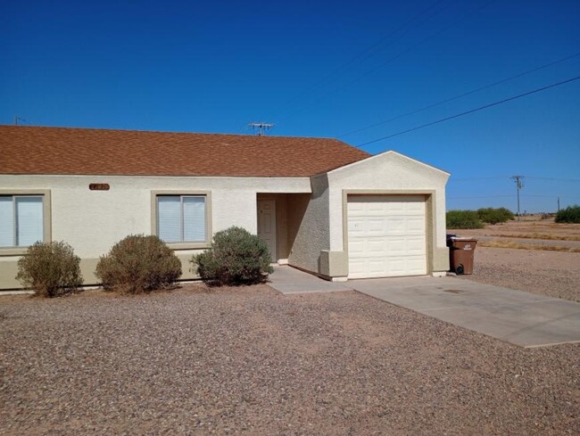 Building Photo - 3 bedroom in Eloy AZ 85131