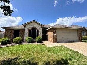 Building Photo - 7819 Woodbury Dr