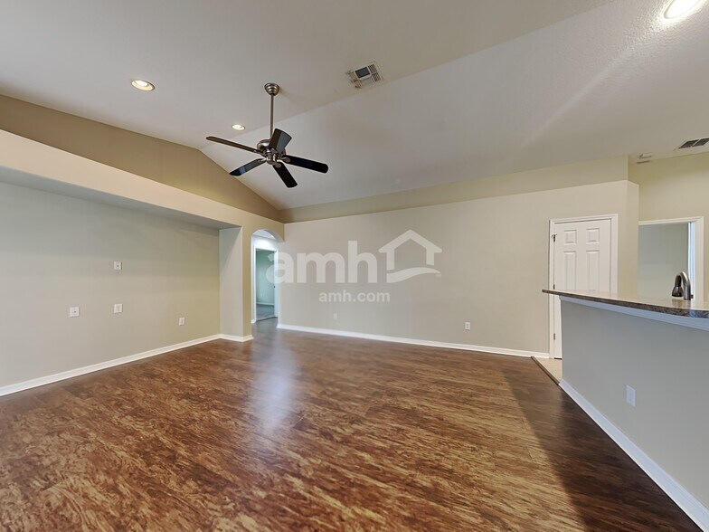 Building Photo - 9302 Dresden Pl