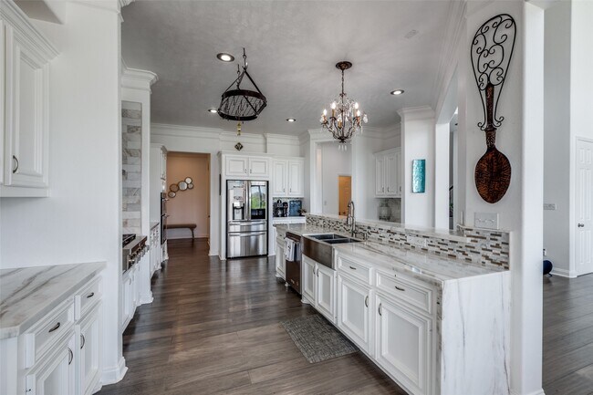 Building Photo - 8 Cypress Point Ct