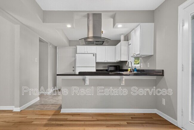 Building Photo - 1316 Llewellyn Ave