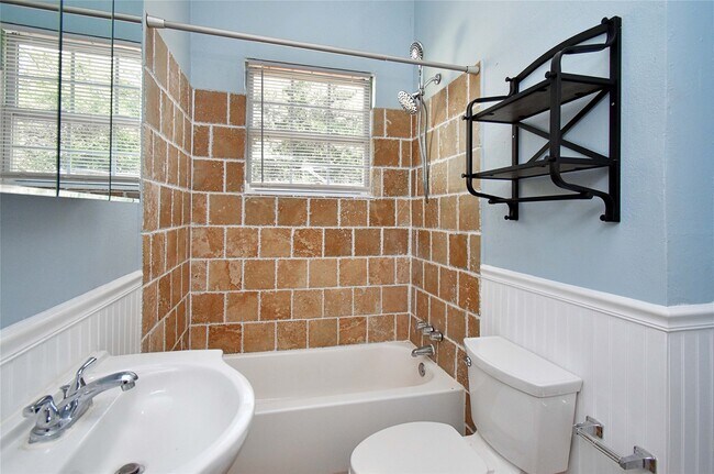 Building Photo - 504 Green St