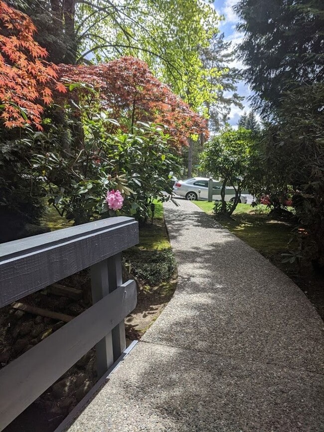 Building Photo - Mercer Island 2 bedroom Condo