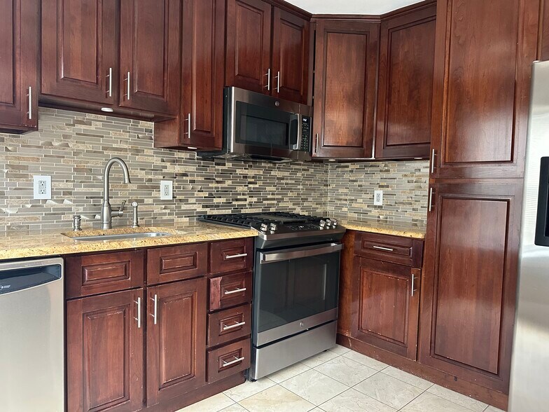 Updated Kitchen - 131 Country Club Dr