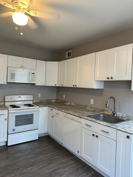 Building Photo - 48 Maytide St