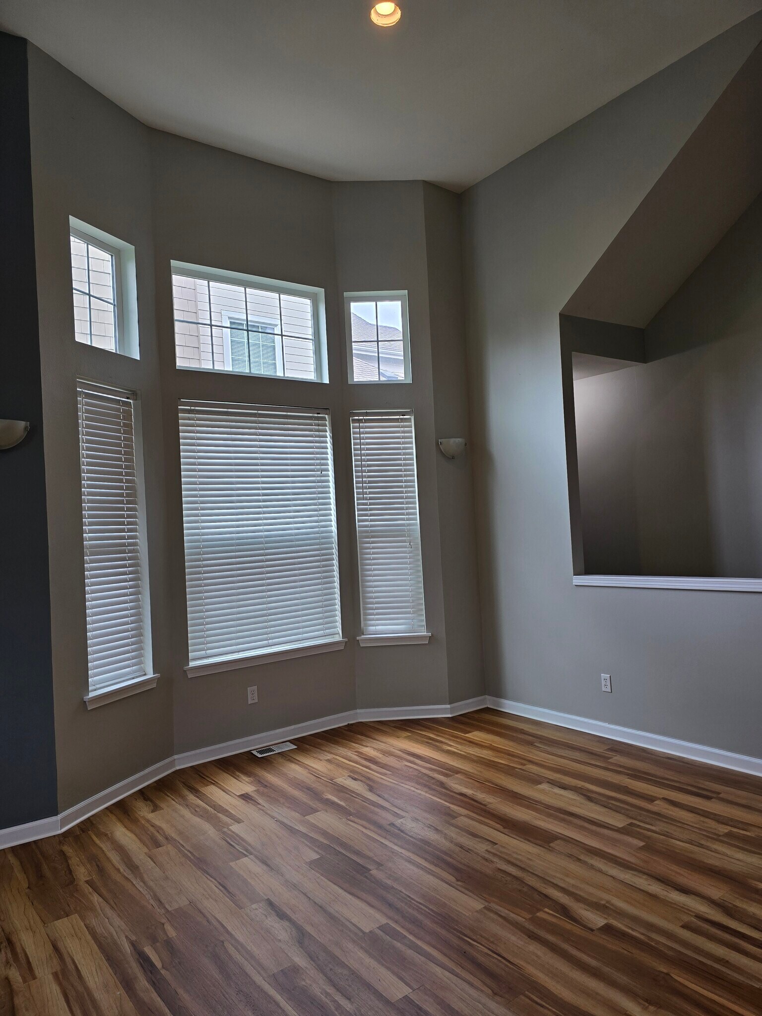 Dining - 454 Shelton Pl NE