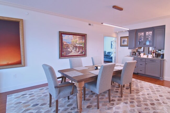 Building Photo - Luxury Living with Breathtaking City Views – Stunning Furnished 3BR/3BA in Bayfront Tower