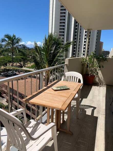 Building Photo - 2609 Ala Wai Blvd