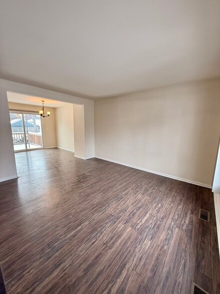 Building Photo - 130 E Farnum Ave