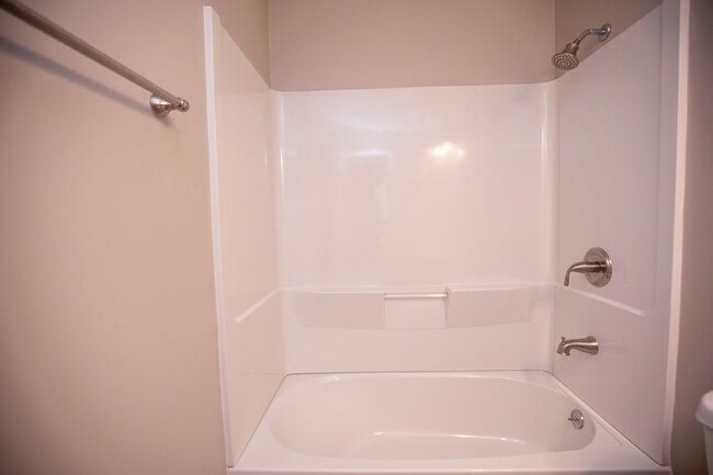 Building Photo - ** 3 Bed 2 Bath located off Wares Ferry rd...