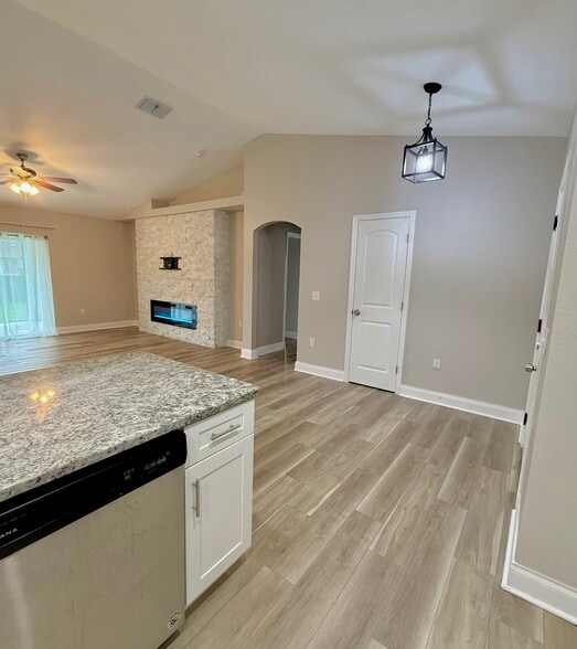 Building Photo - 2139 Sutton Ridge Ave