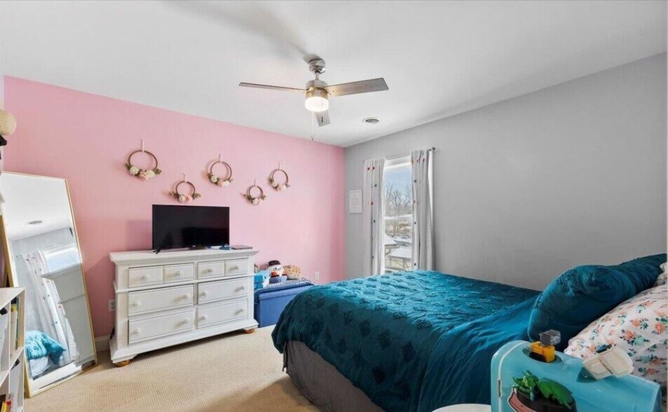 Building Photo - 949 Hudson Ave