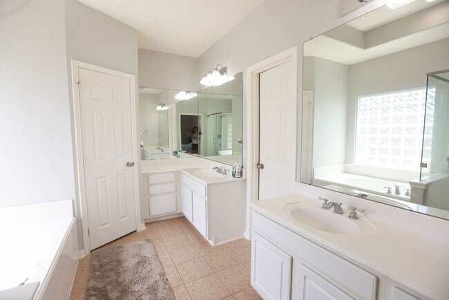 Building Photo - 7822 Ravens Point Dr