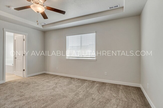 Building Photo - 4081 W Harmony Dr