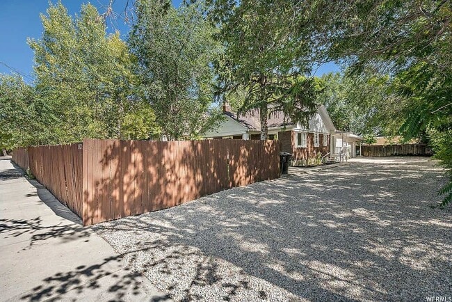 Building Photo - 1870 E 3900 S