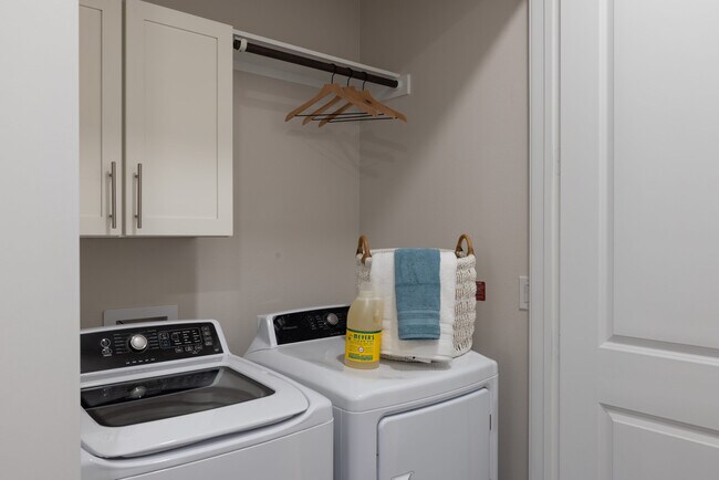 Building Photo - Luxury Living Near Downtown – Up to 2 Months Free!