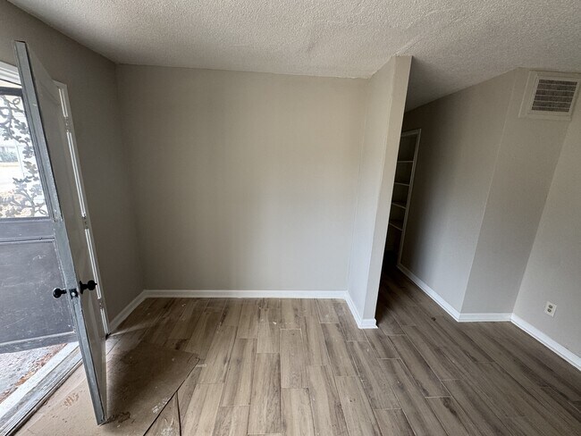 Building Photo - 961 N Perkins Rd