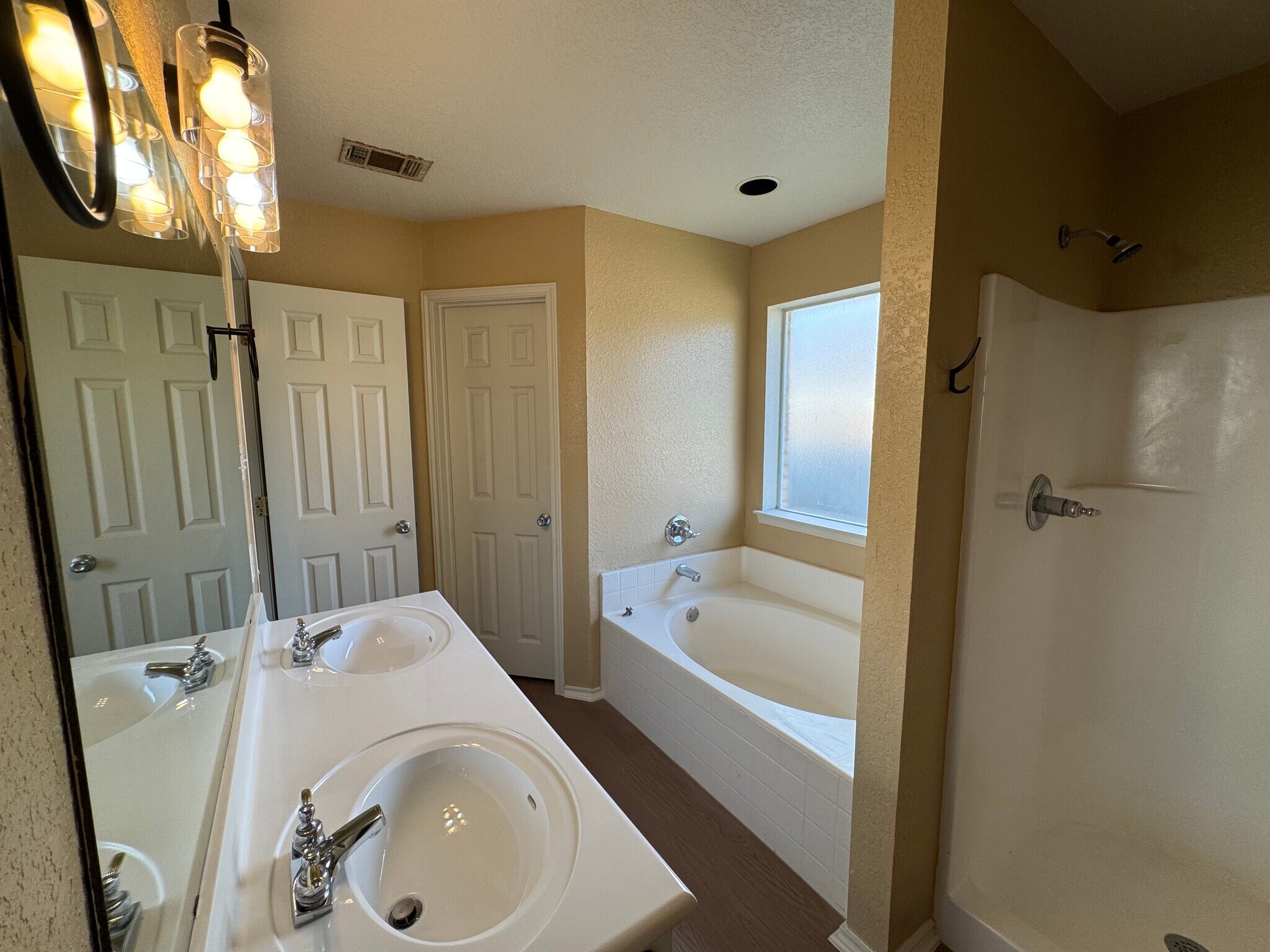 Full view of the primary bath with separate shower, garden tub, and double sinks. - 2806 Maria Dr