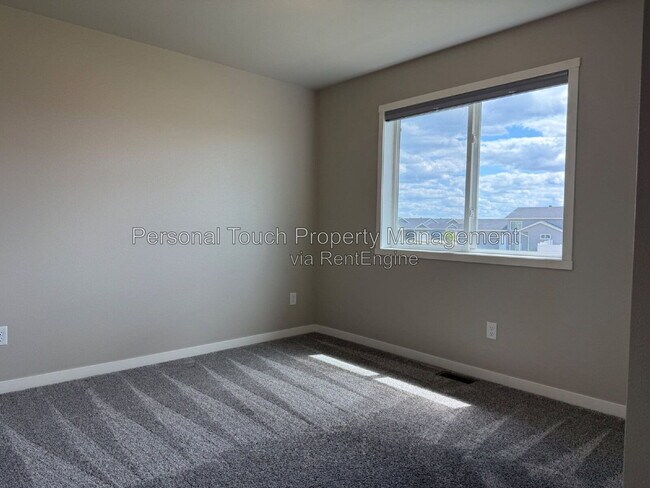 Building Photo - 1067 Barnes Dr W