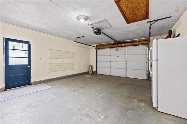 Building Photo - 4783 Rosecroft St