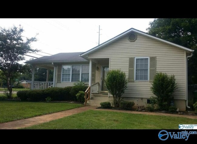 Primary Photo - 801 Fairway Dr NW