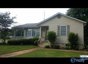 Building Photo - 801 Fairway Dr NW