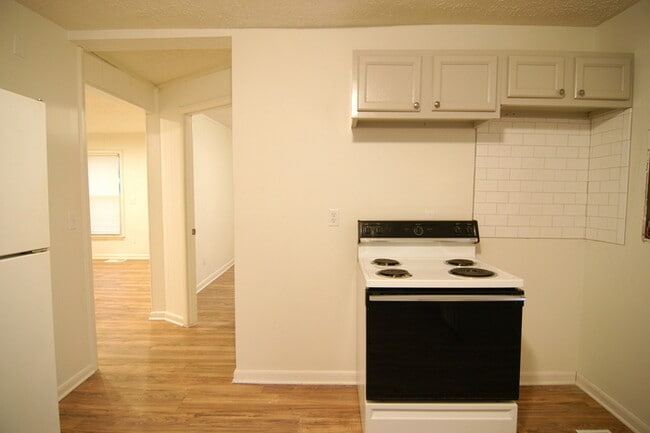 Building Photo - Cottage Style Home Super Close to Downtown!